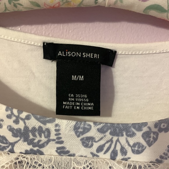 3/25$ Alison Sheri lacy top - Picture 3 of 5